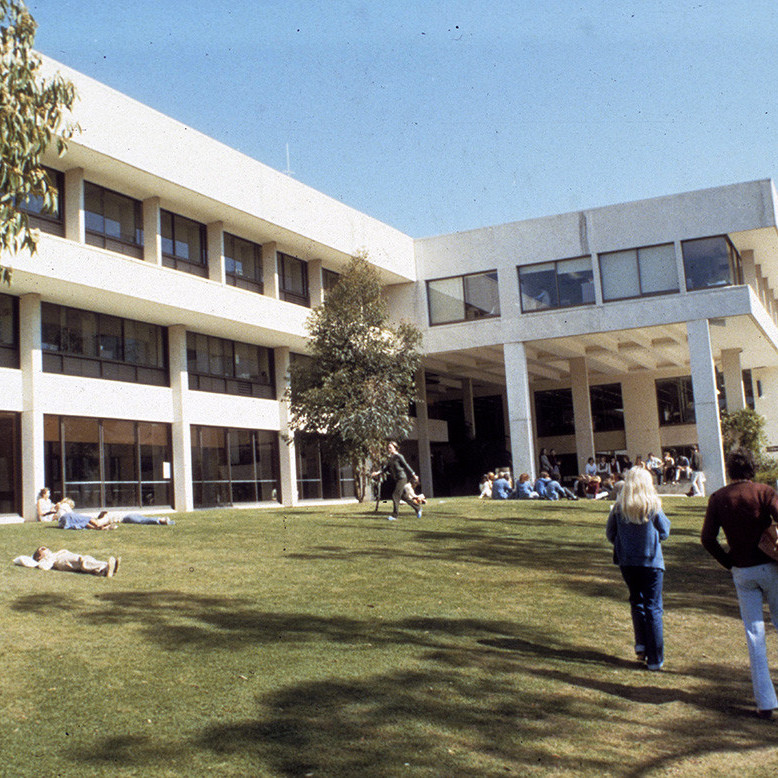 Macrossan Building
